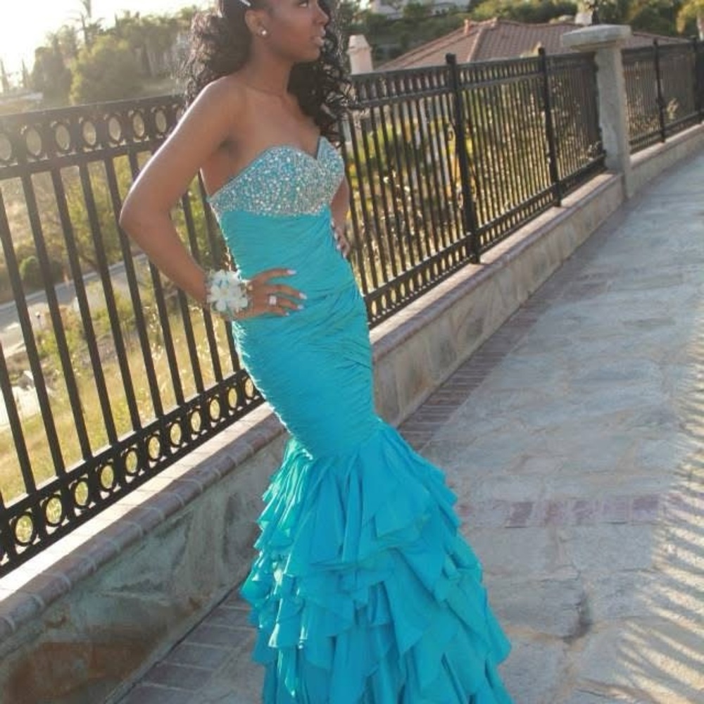 Elegant Blue Strapless Evening Dress